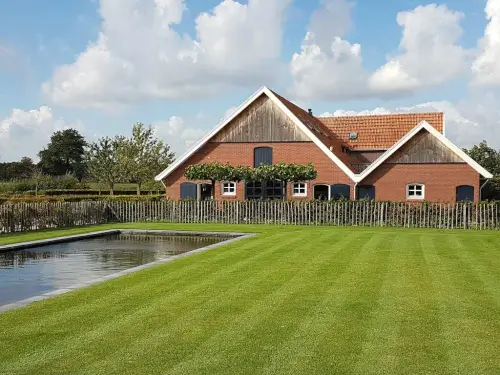 Familiehuis met grote tuin en veel speelgoed voor de kids