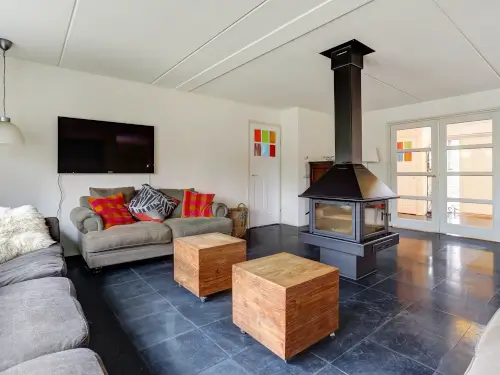 Familiehuis met barrelsauna, veranda en omheinde tuin