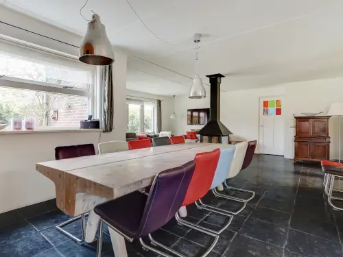 Familiehuis met barrelsauna, veranda en omheinde tuin