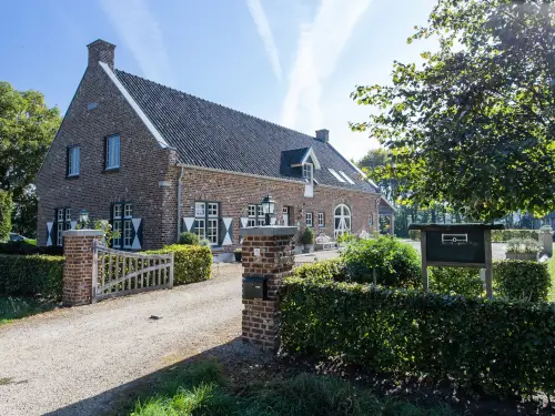 Luxe vakantiehuis met overdekt terras en buiten haard