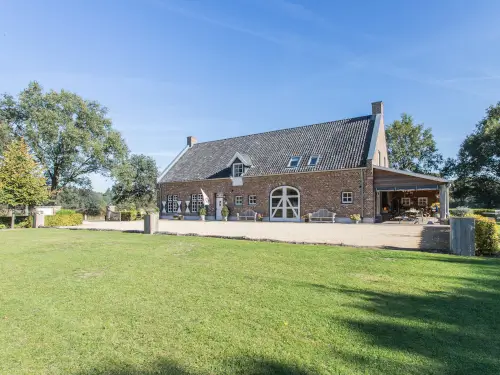 Luxe vakantiehuis met overdekt terras en buiten haard