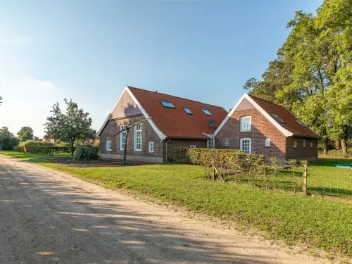 Luxe vakantieverblijf met sauna, riante tuin en speelschuur