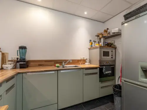 Bijzonder vakantiehuis in waterrijk Friesland met 10 kamers