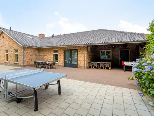 Bourgondisch genieten met bruin café en overdekt terras