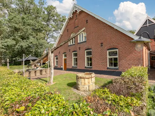 Vakantiehuis met overdekt terras, sauna en hottub