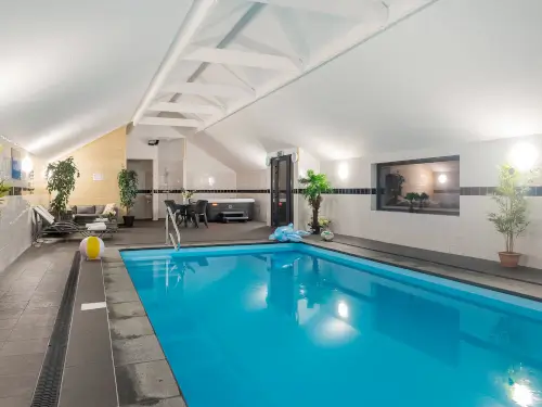 Exclusief vakantiehuis met privé binnenzwembad, bubbelbad & sauna