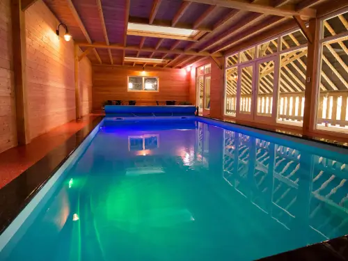 Exclusieve vakantiewoning inclusief privé binnenzwembad, bubbelbad & sauna