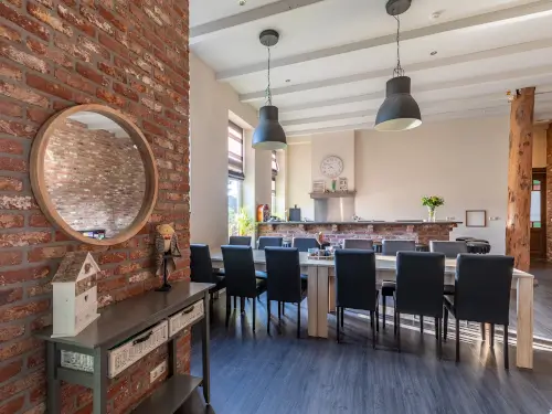Monumentale boerderij met speelveld en bar