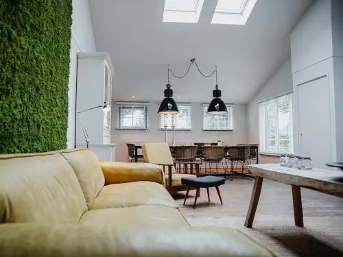 Luxe vakantiehuis met grote tuin, hottub & overkapping