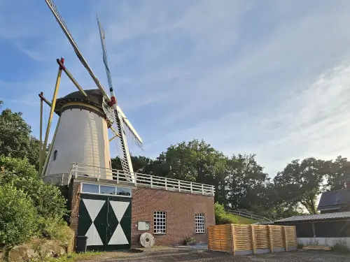 Bijzonder overnachten in een molen nabij groene omgeving