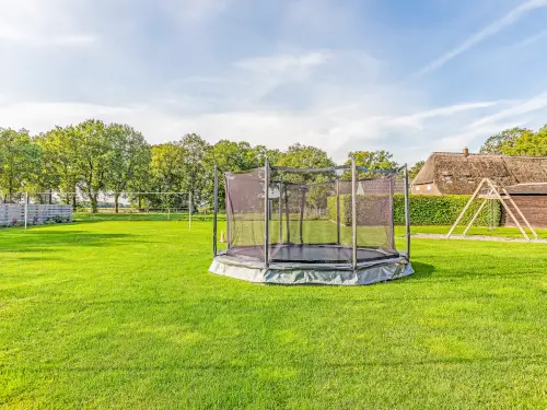 Familiehuis met sportveld, bar en indoor barbecue