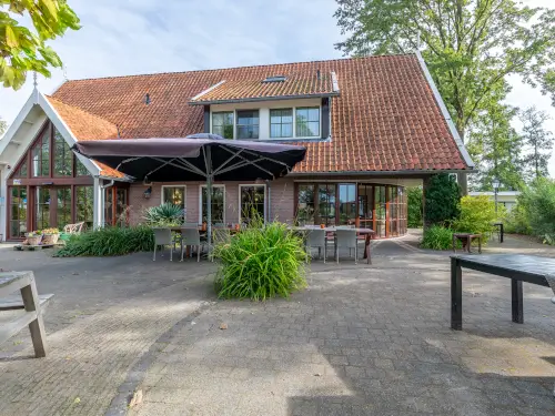 Familie verblijf in een landelijke omgeving