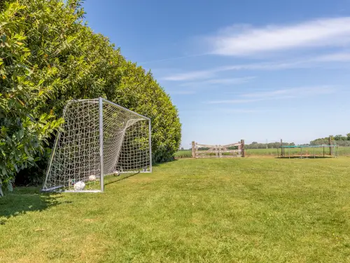 Gezellige vakantieboerderij met sportveld & trampoline
