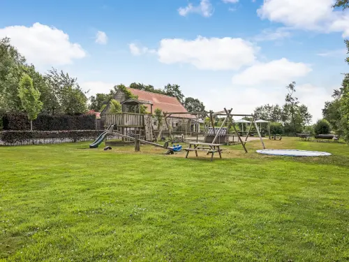 Knus vakantiehuis in Friesland met veranda en kampvuur
