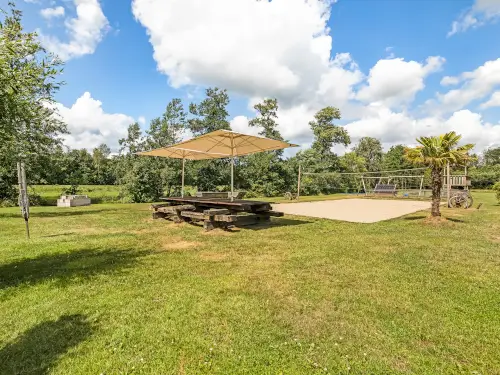 Knus vakantiehuis in Friesland met veranda en kampvuur