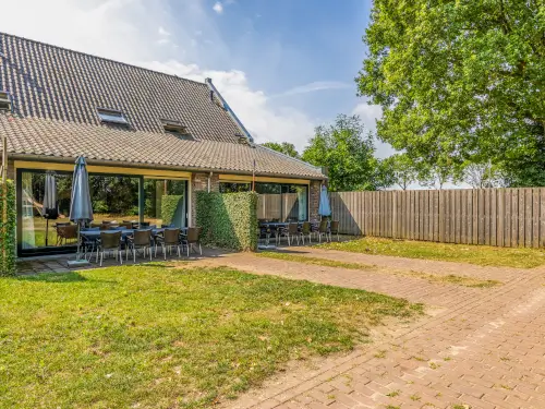 Historische vakantieboerderij met veel ruimte en speelweide