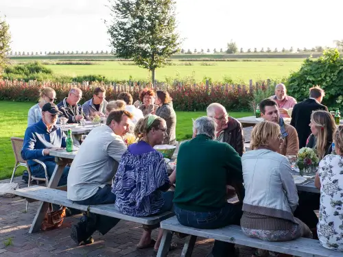 Luxe vakantiehuis met bar en natuurlijk zwembad