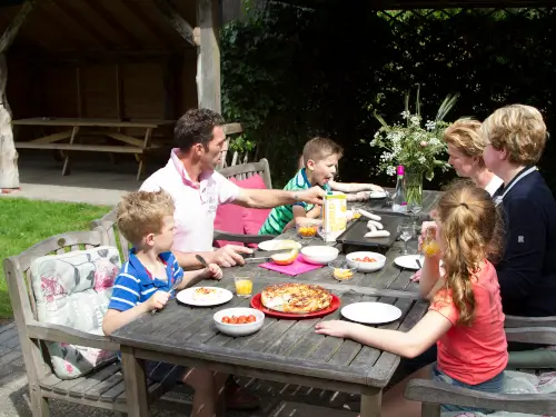 Familiehuis met overdekt terras en grote tuin