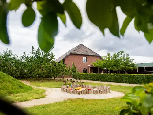 Luxe vakantiehuis bijzonder gelegen tussen fruitbomen