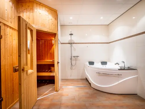 Groot familiehuis met veel privacy, whirlpool en Finse sauna