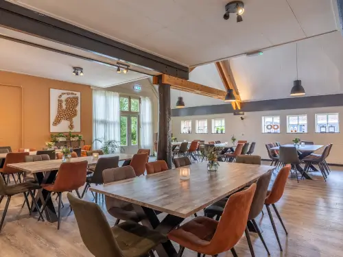 Grenzend aan het bos + speelweide & kampvuurplaats