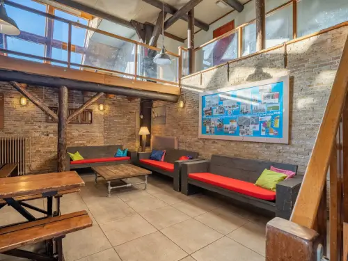 Grote accommodatie met gezellige groepsruimte en bar