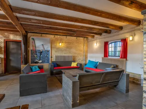 Grote accommodatie met gezellige groepsruimte en bar