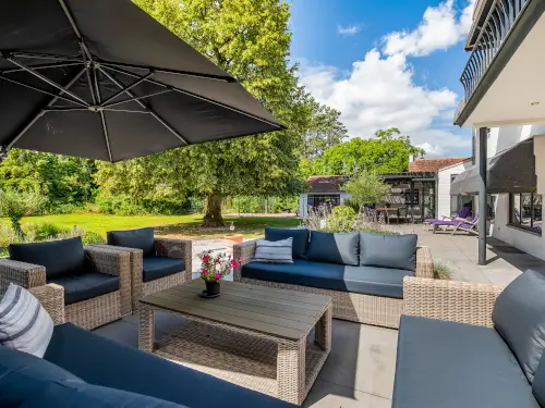 Familiehuis met met privé binnenzwembad