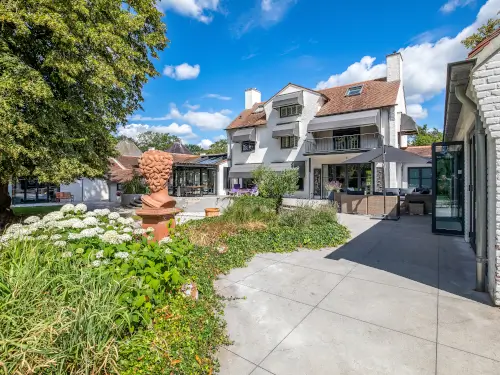 Familiehuis met met privé binnenzwembad