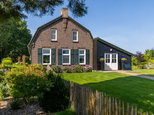 Boerderij met recreatieruimte, grote tuin & veranda
