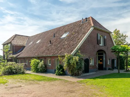 Groepsverblijf met verwarmde speelruimte, hottub & pizza oven