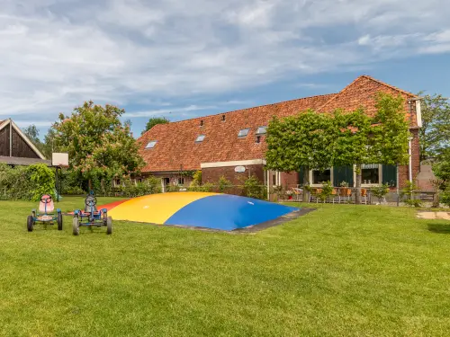 Groepsverblijf met verwarmde speelruimte, hottub & pizza oven