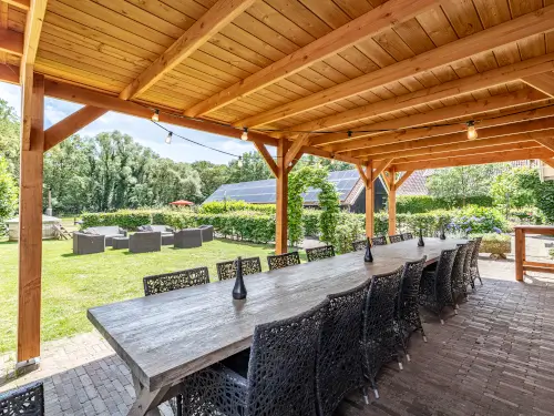 Luxe vakantiehuis met buitenzwembad, sauna & overdekt terras