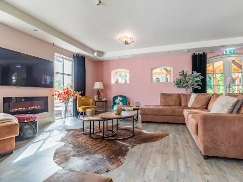 Luxe vakantiehuis met buitenzwembad, sauna & overdekt terras