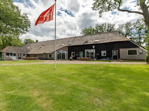 Vakantiehuis met sauna & grote speelweide