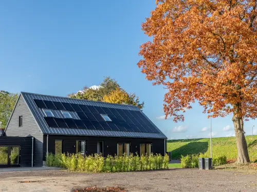 Luxe familie accommodatie met privétuin en hottub