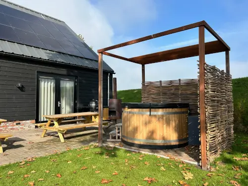 Luxe familie accommodatie met privétuin en hottub