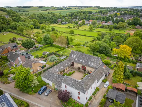 Monumentale carréboerderij op groot landgoed met kookatelier