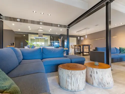 Luxe familiehuis met veranda, buitenhaard en bioscoop