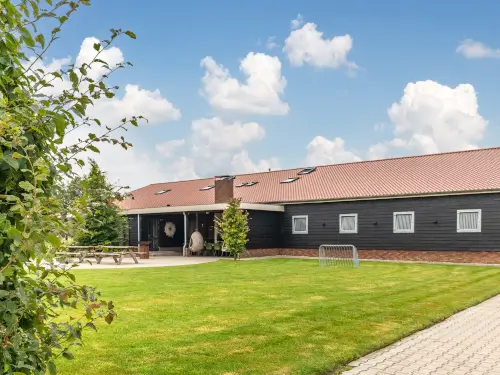 Luxe familiehuis met veranda, buitenhaard en bioscoop