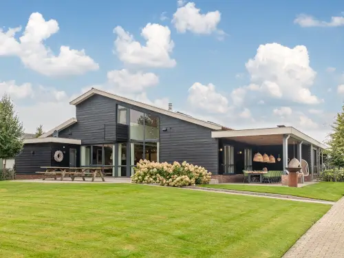 Luxe familiehuis met recreatieruimte en bioscoop