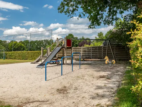 Groepshuis met sauna en groot speelveld
