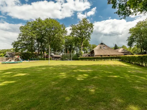Groepshuis met sauna en groot speelveld