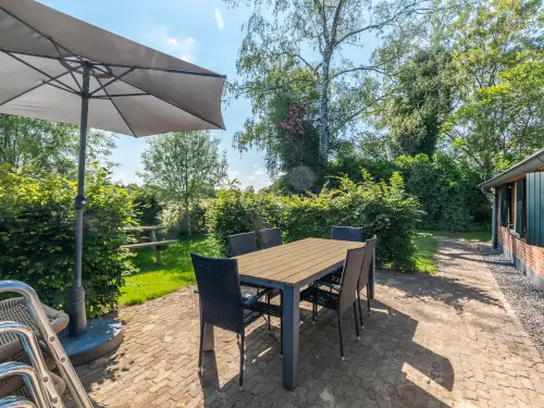 Modern ingerichte familieboerderij met grote tuin
