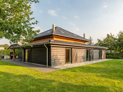 Duurzaam gebouwd familiehuis met buitenkeuken