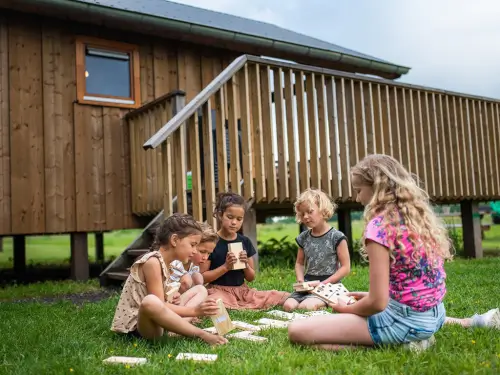 4 verwarmde huisjes met eigen veranda + gezamenlijke ruimte
