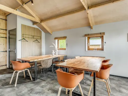 4 verwarmde huisjes met eigen veranda + gezamenlijke ruimte