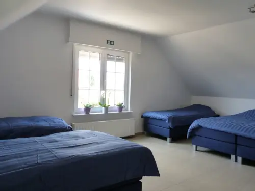 Vrij gelegen groepsverblijf met grote tuin en boomgaard