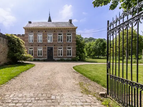 Nieuw - Historisch kasteel tussen Maastricht en Luik