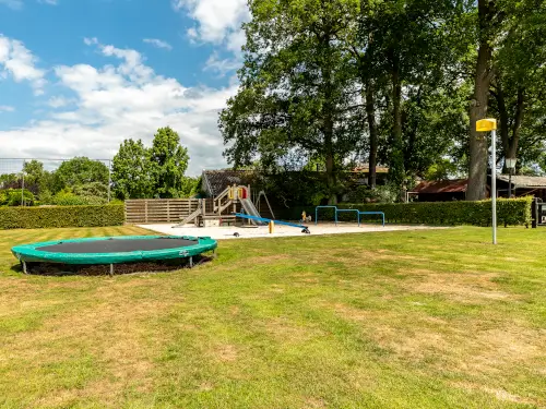 Groepshuis met sauna en groot speelveld
